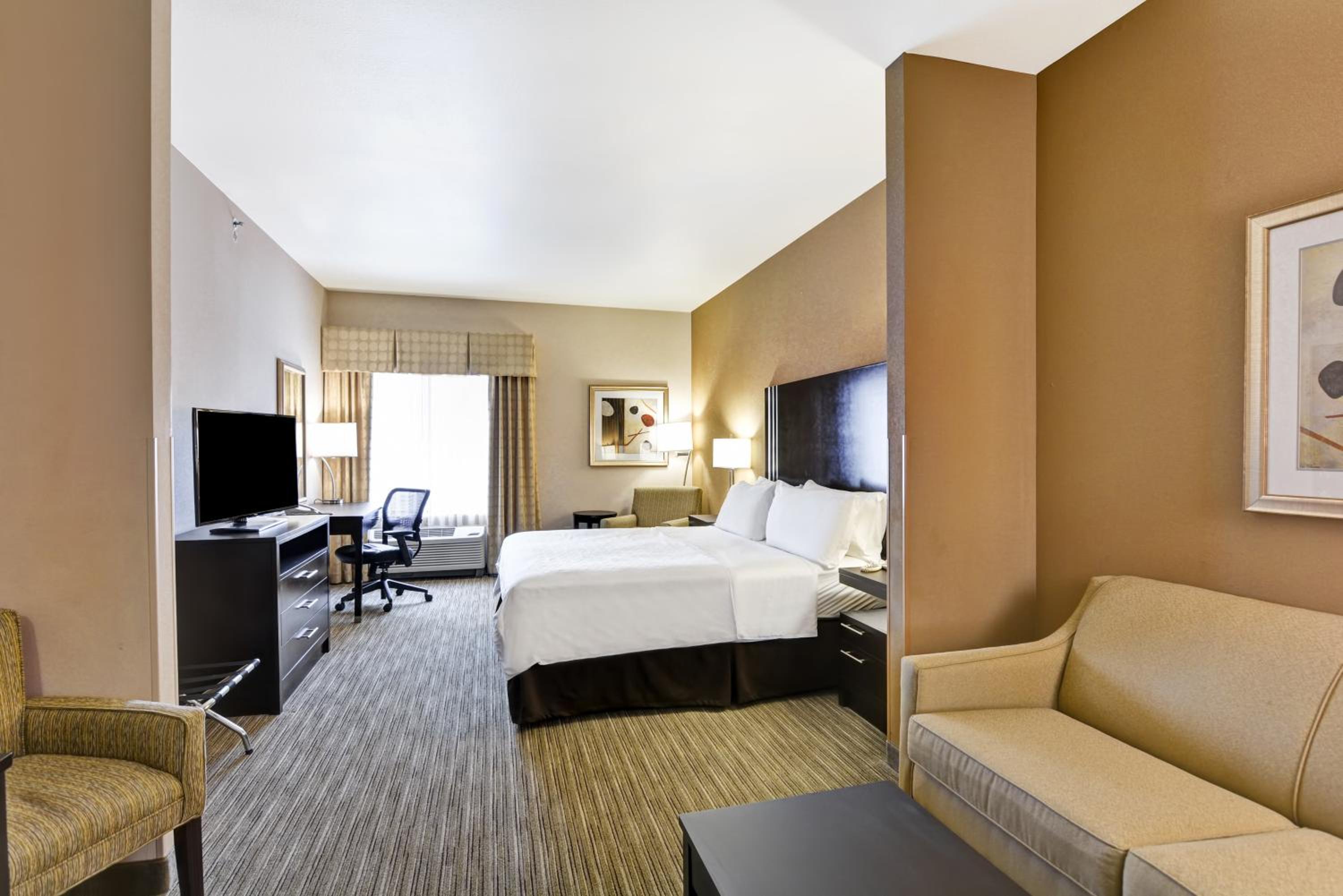 holiday inn express and suites new berlin by ihg