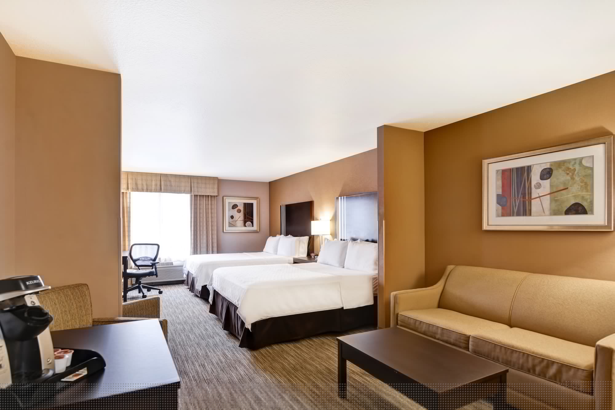 holiday inn express and suites new berlin by ihg