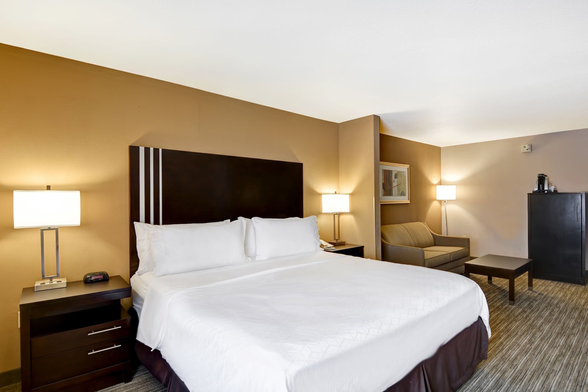 holiday inn express and suites new berlin by ihg