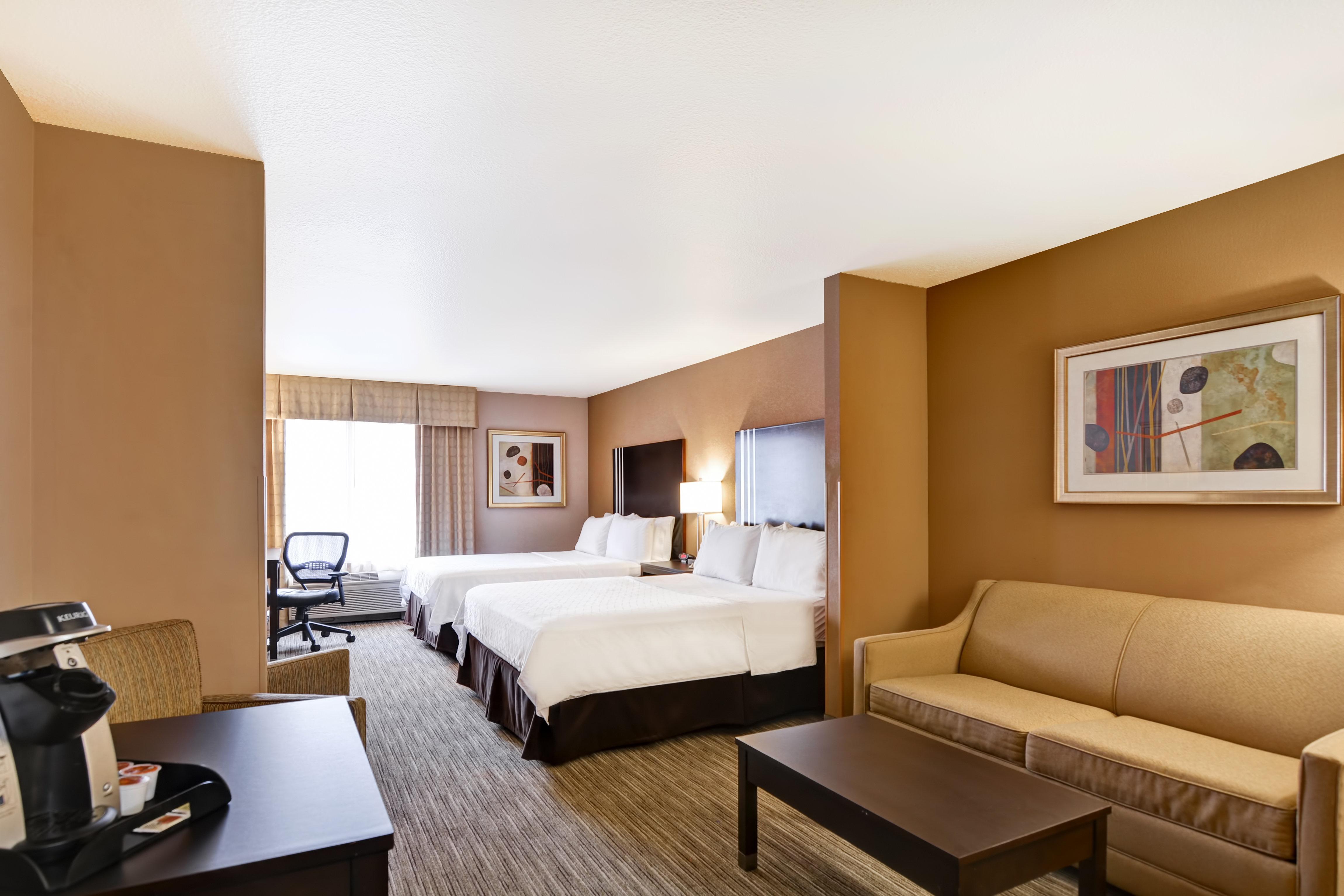holiday inn express and suites new berlin by ihg