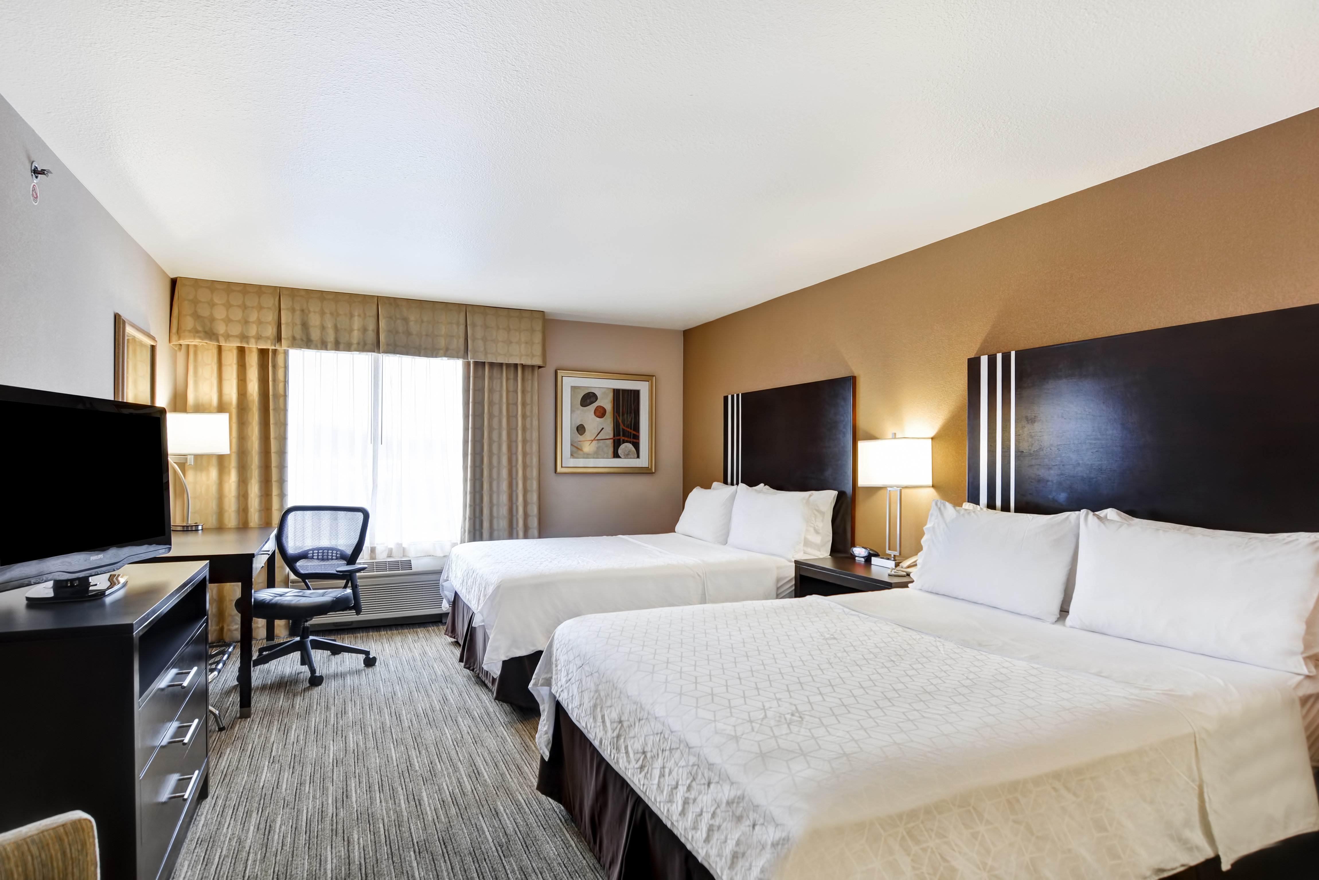 holiday inn express and suites new berlin by ihg