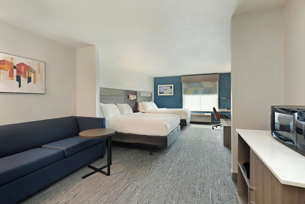 holiday inn express and suites new berlin by ihg