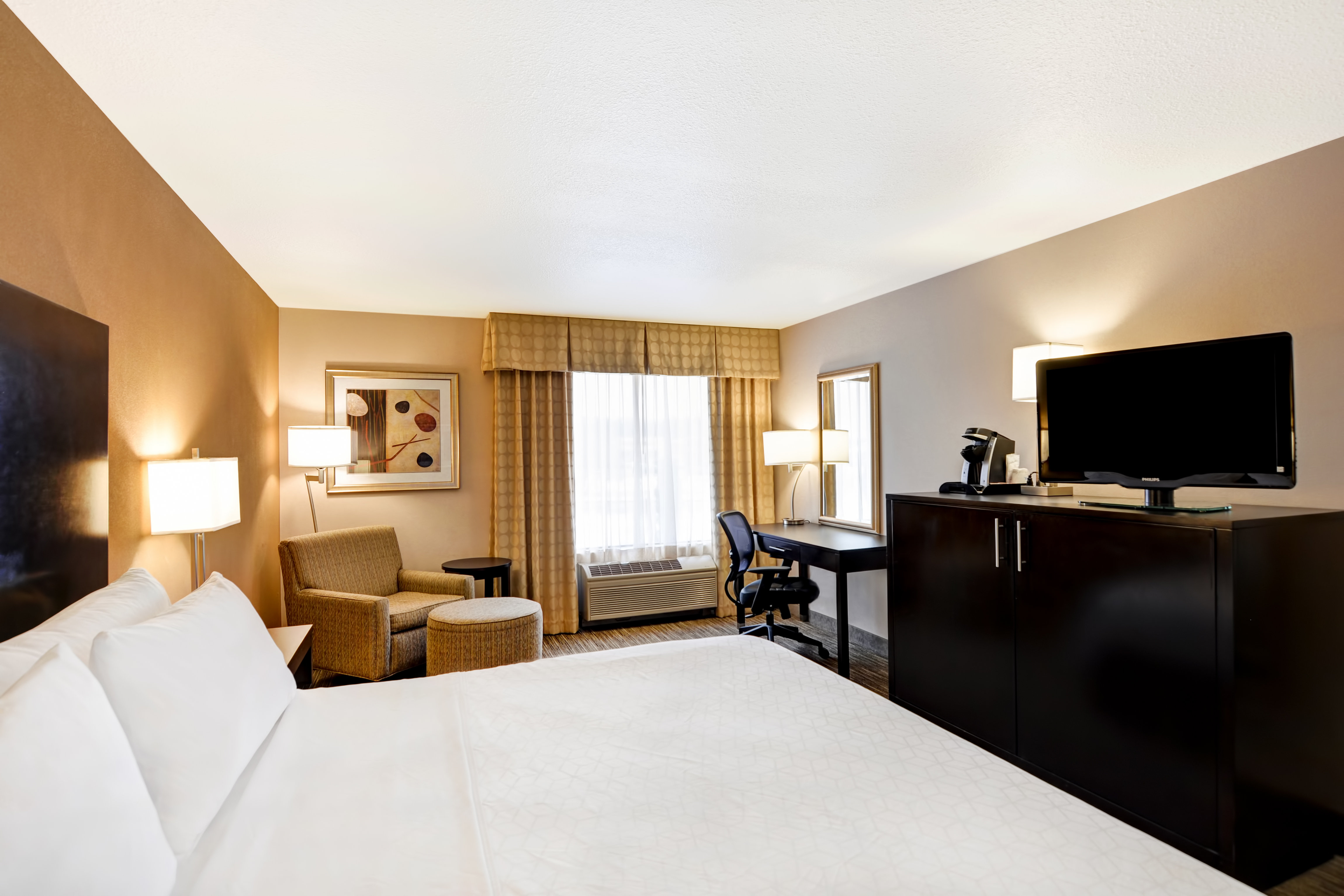 holiday inn express and suites new berlin by ihg