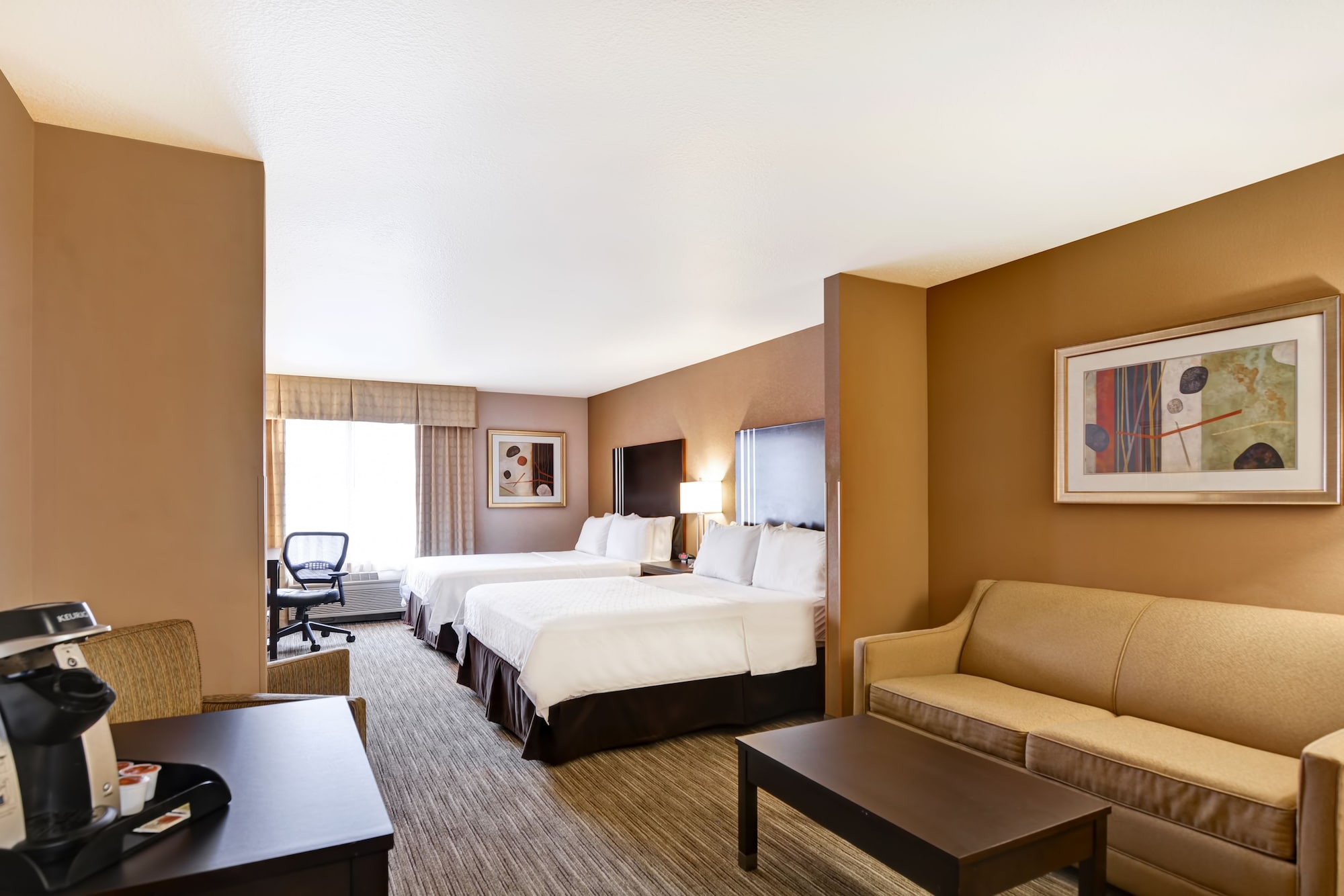 holiday inn express and suites new berlin by ihg