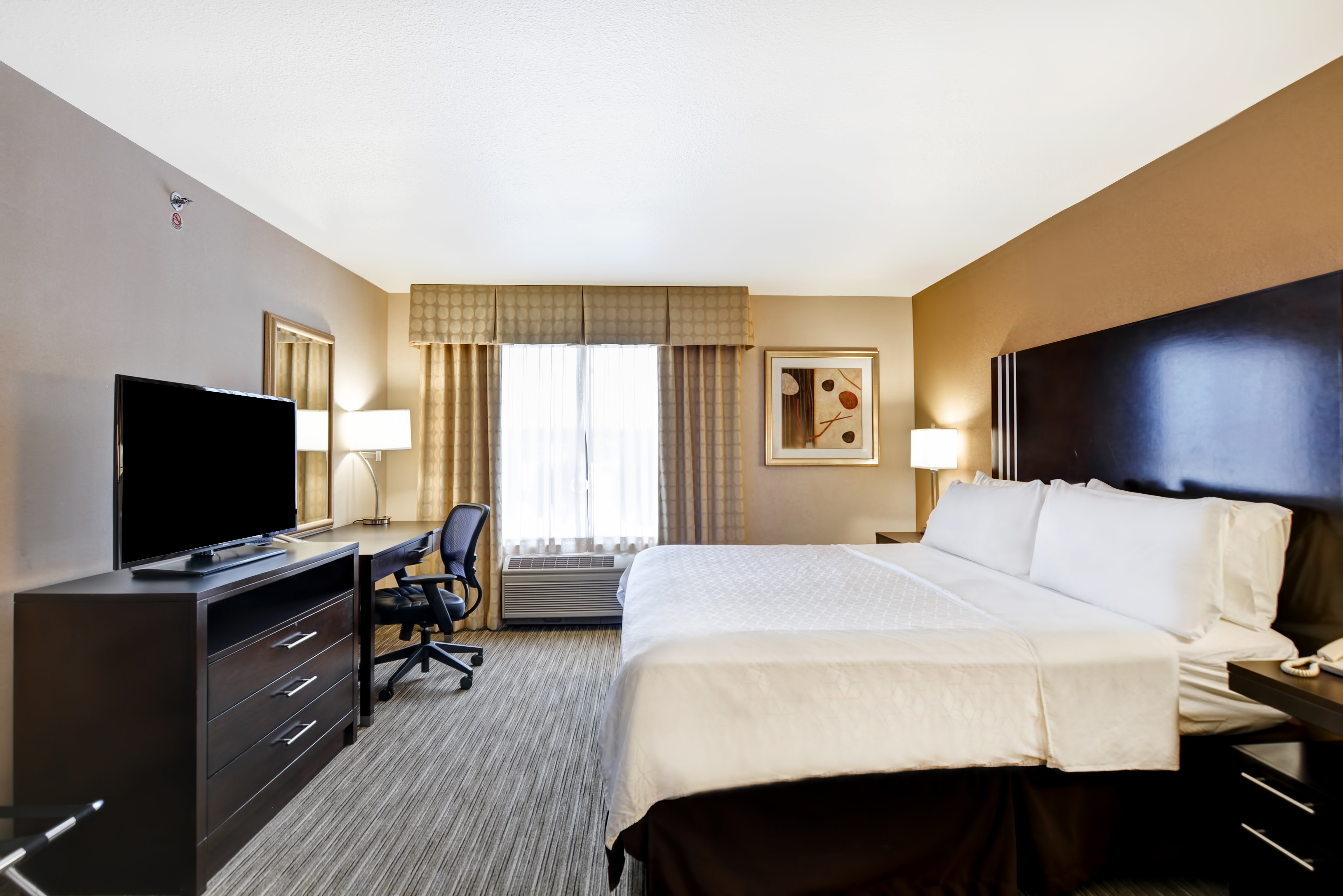 holiday inn express and suites new berlin by ihg