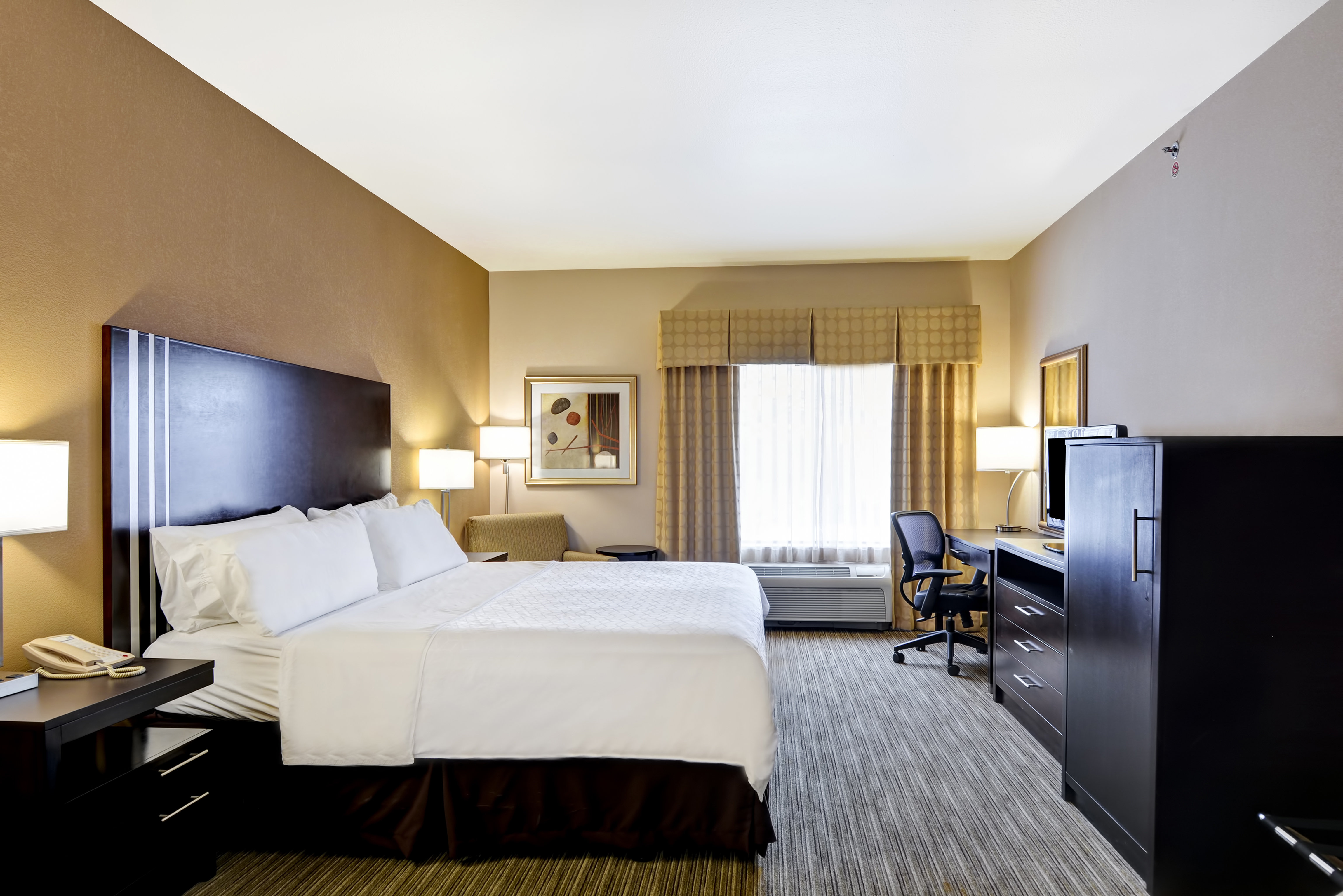 holiday inn express and suites new berlin by ihg