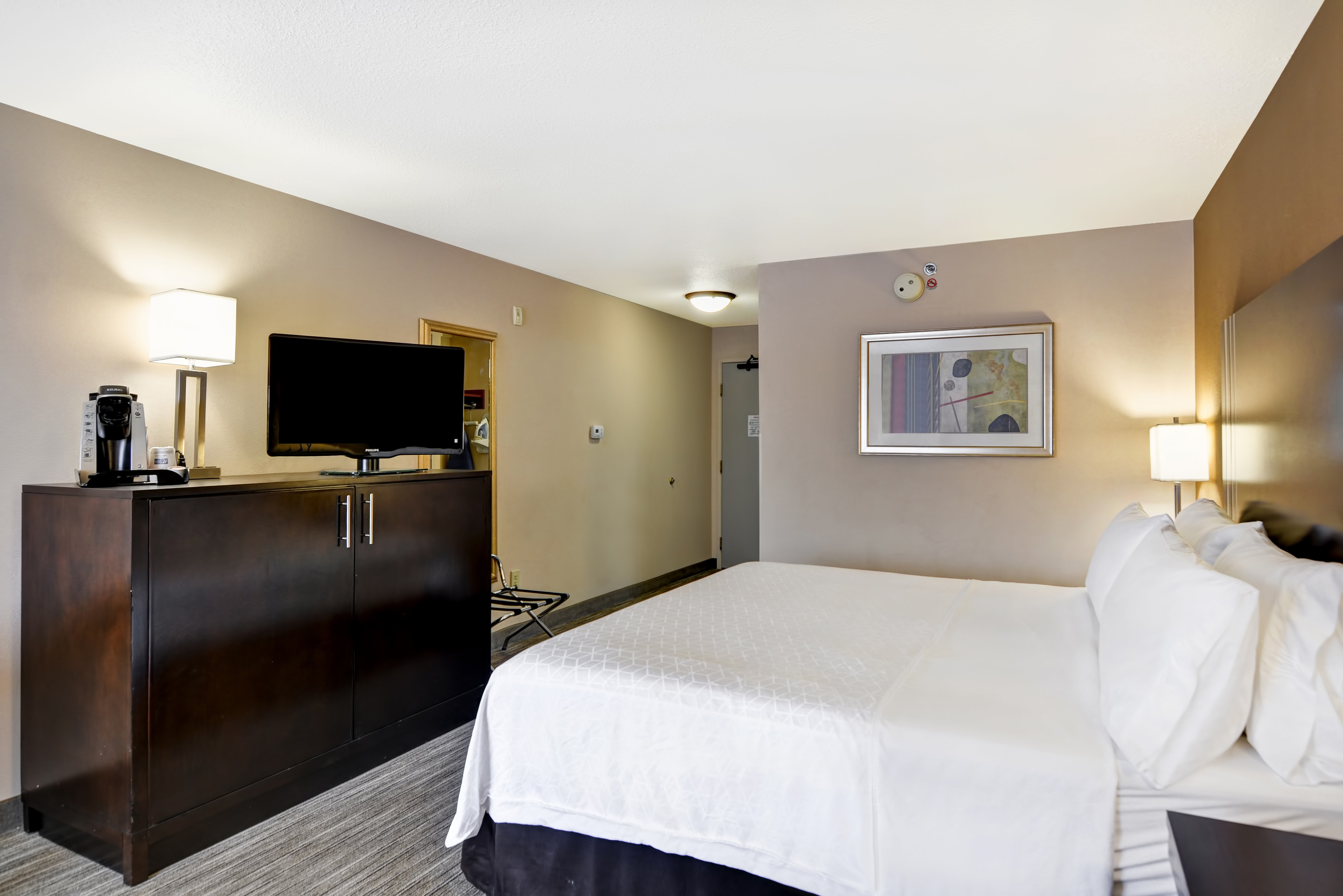 holiday inn express and suites new berlin by ihg