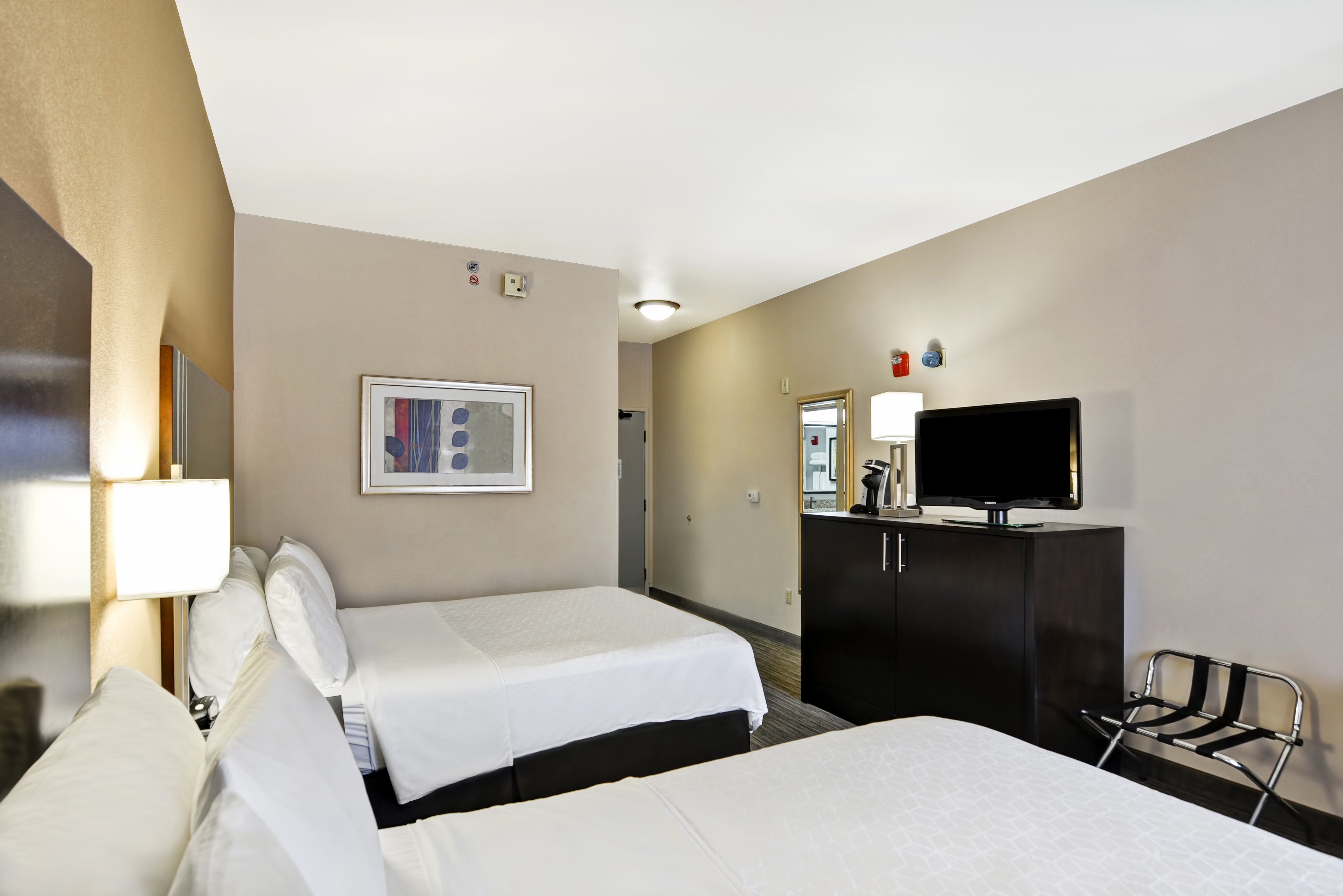 holiday inn express and suites new berlin by ihg