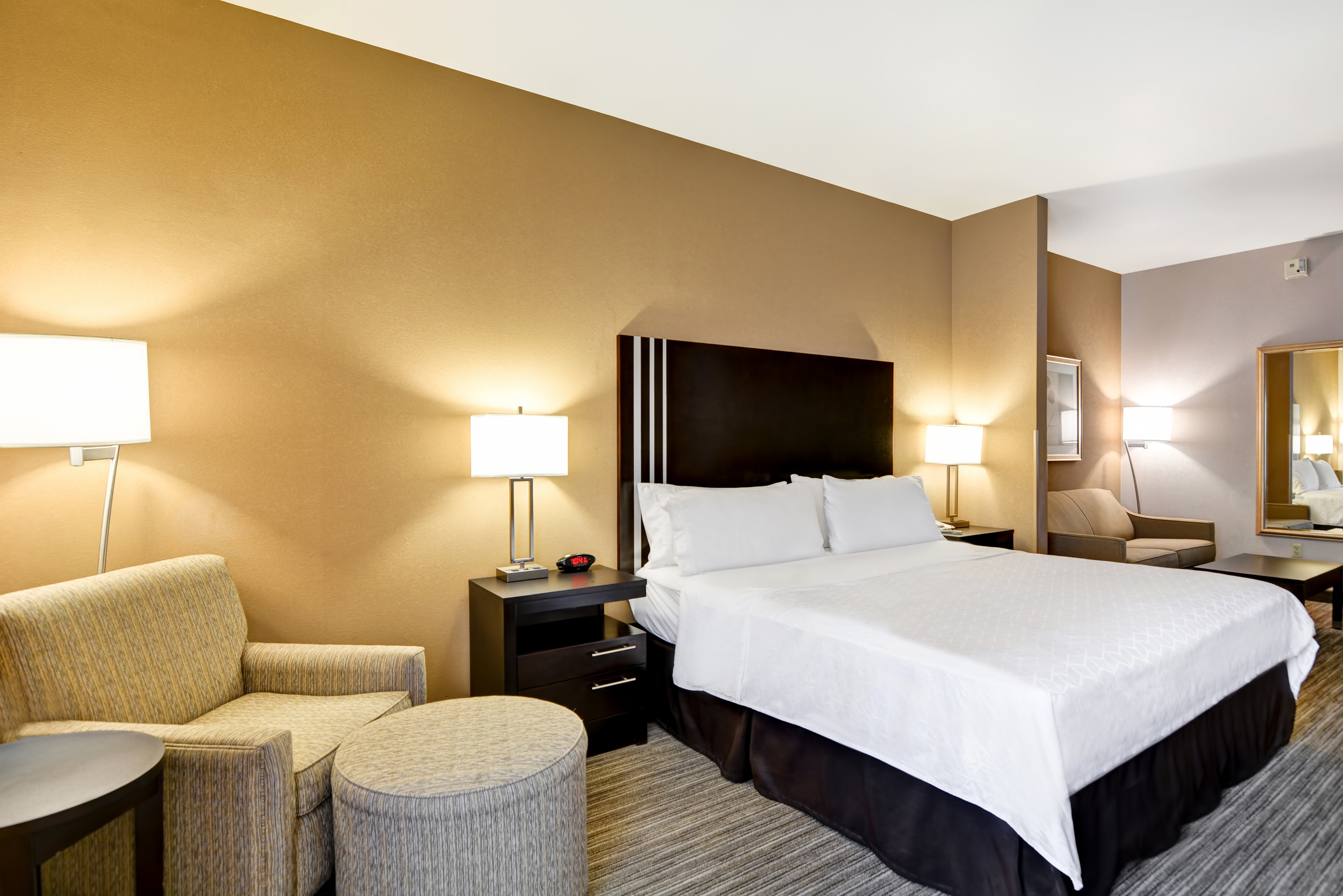 holiday inn express and suites new berlin by ihg