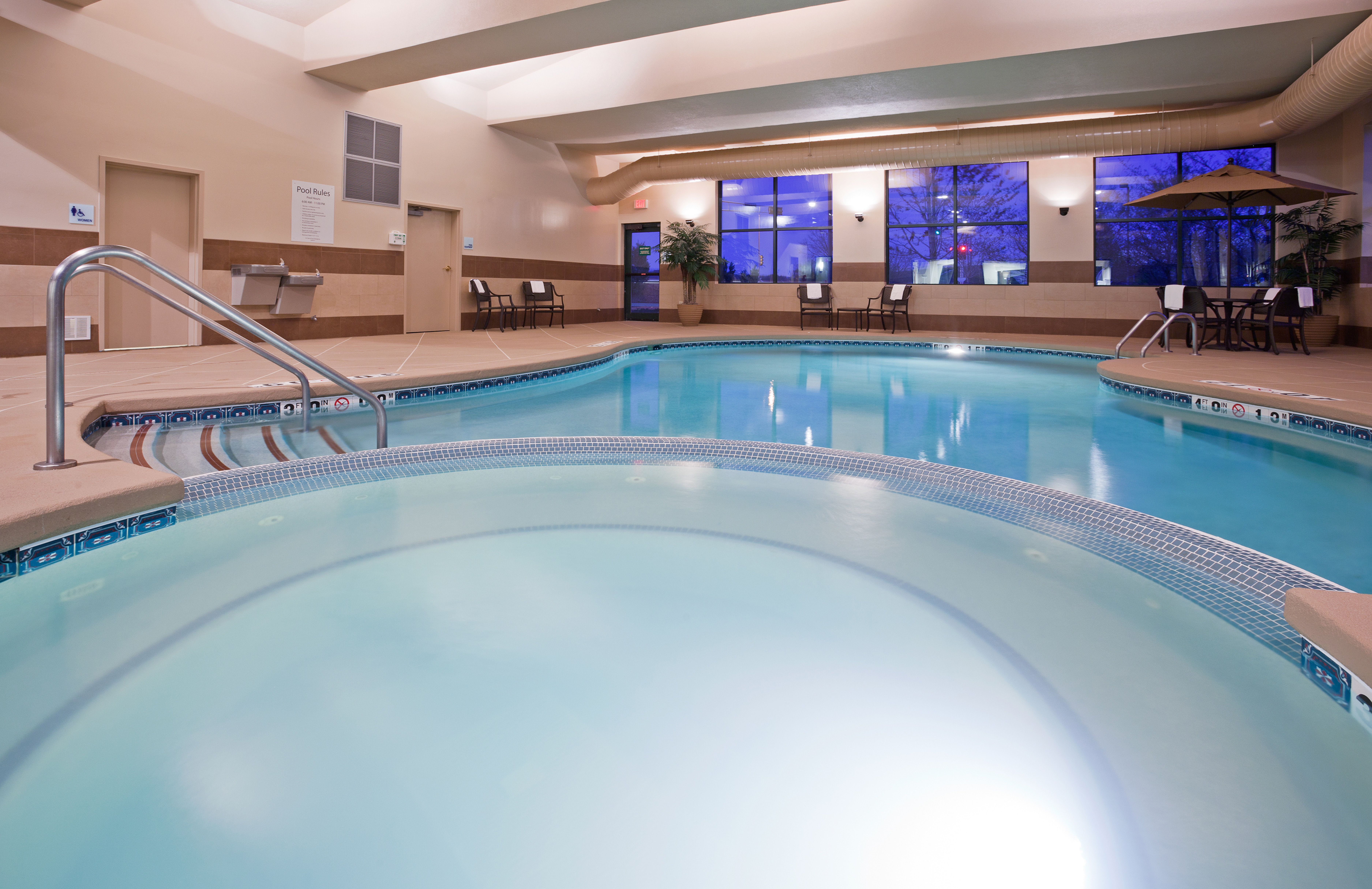 holiday inn express and suites new berlin by ihg
