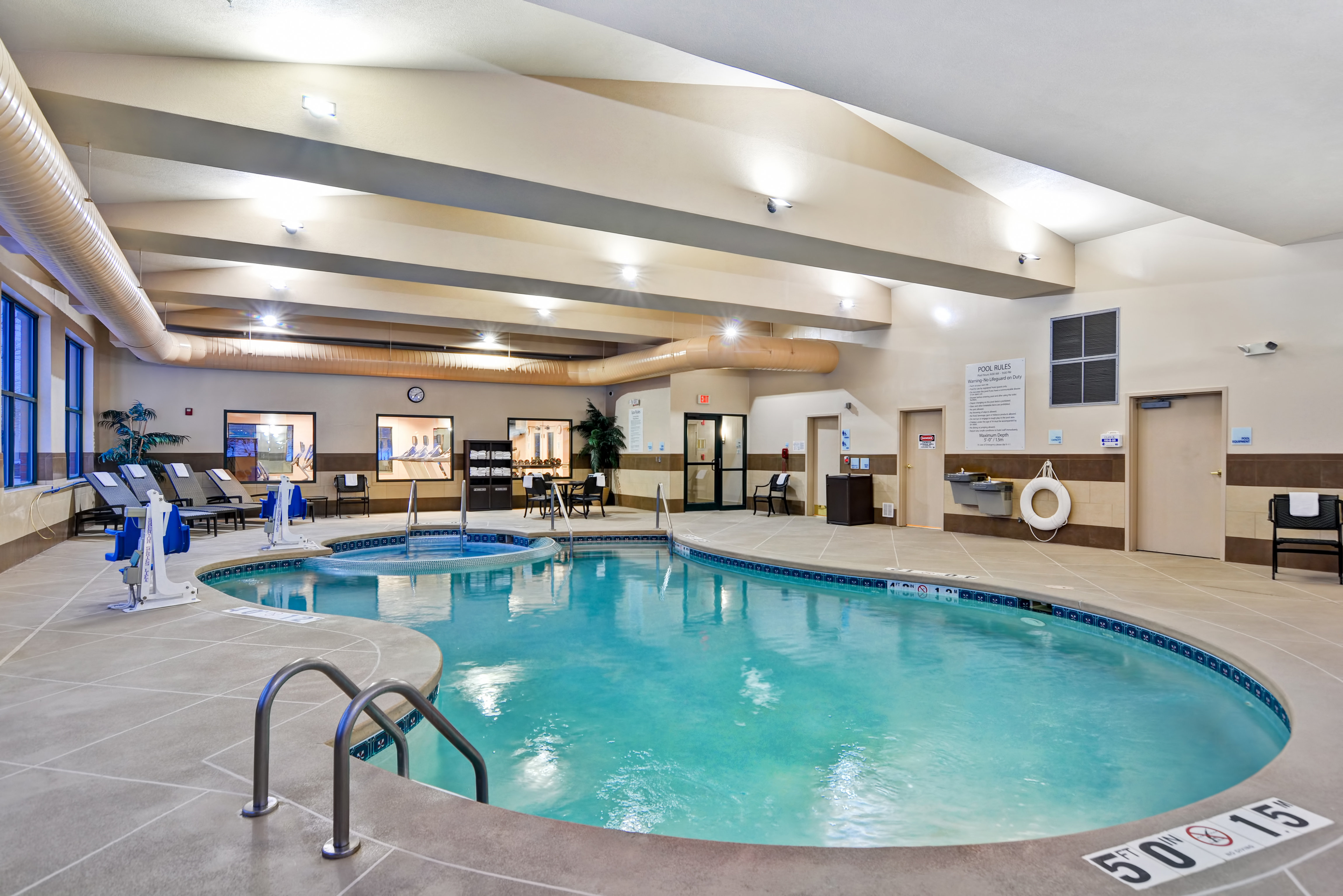 holiday inn express and suites new berlin by ihg