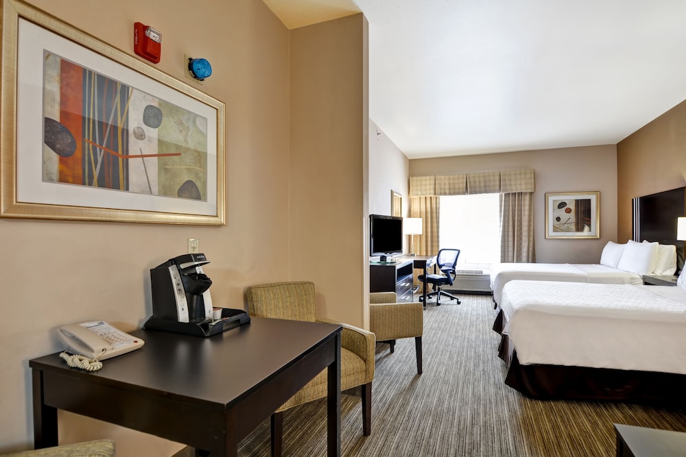 holiday inn express and suites new berlin by ihg