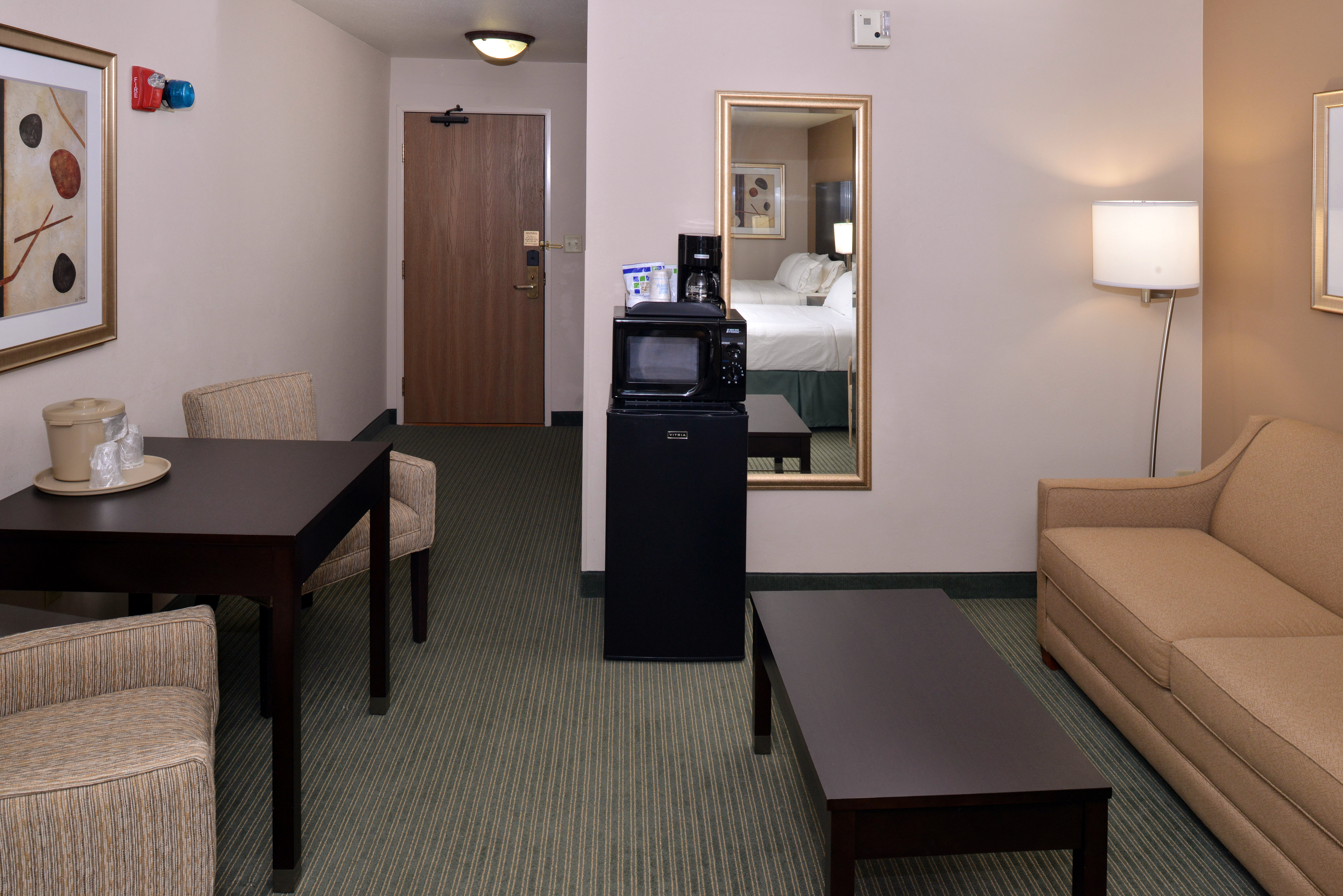 holiday inn express and suites new berlin by ihg