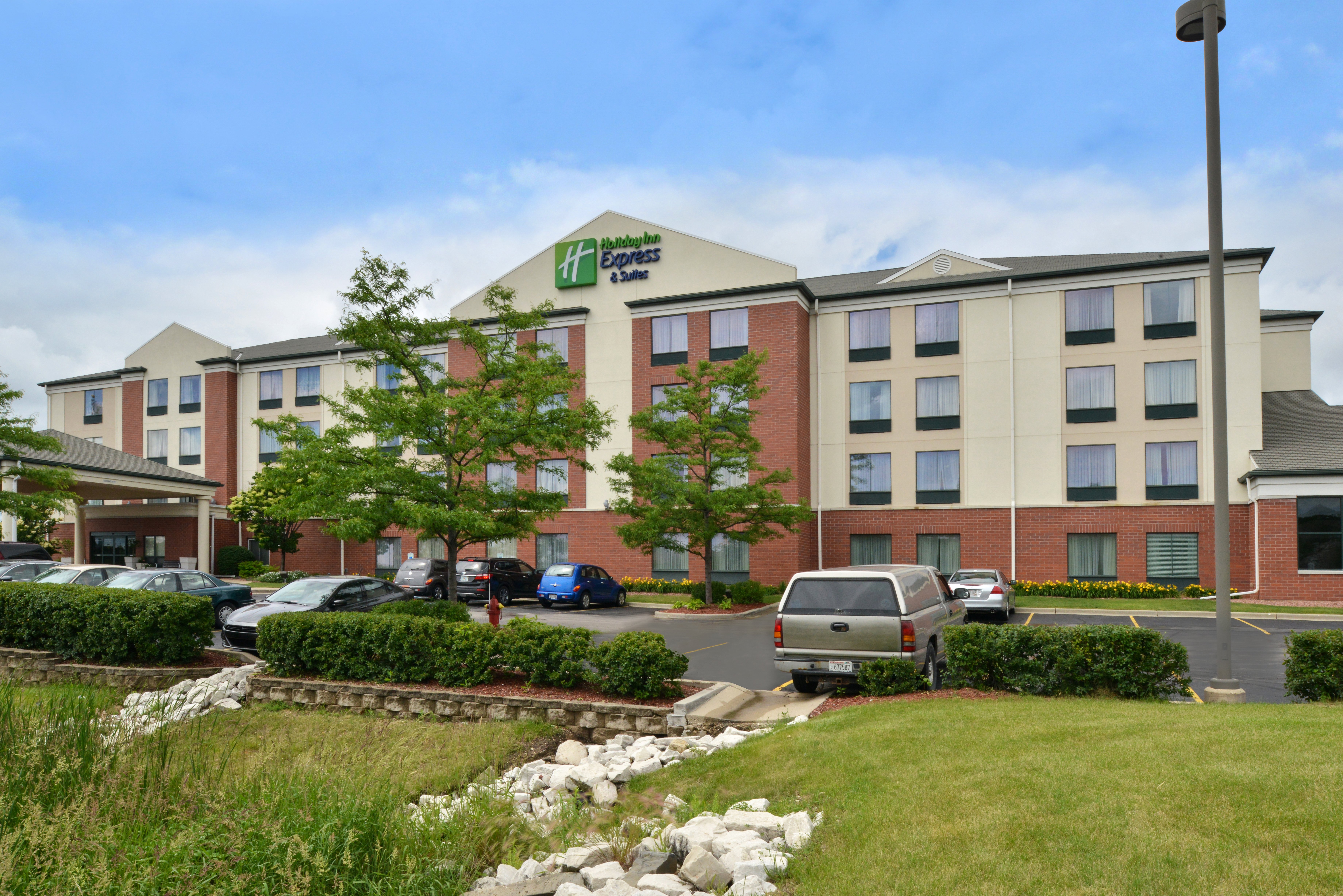 holiday inn express and suites new berlin by ihg