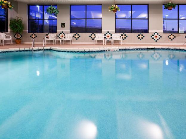 holiday inn express and suites new berlin by ihg