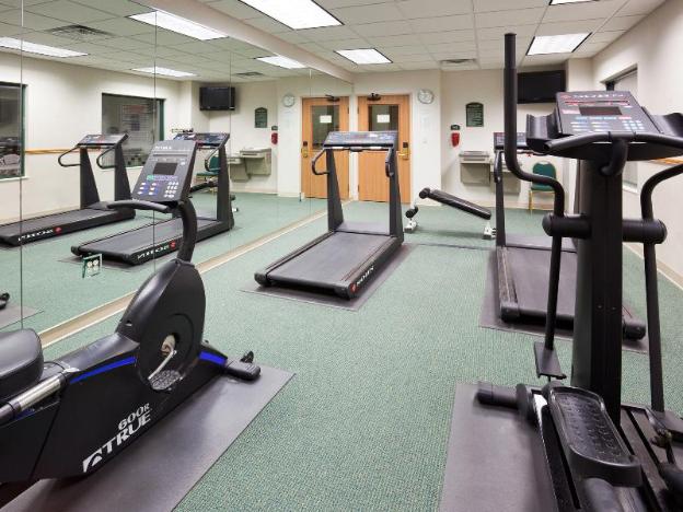 holiday inn express and suites new berlin by ihg