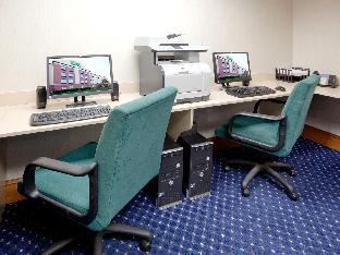 holiday inn express and suites new berlin by ihg