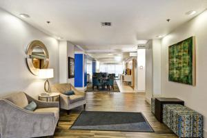 holiday inn express and suites new berlin by ihg