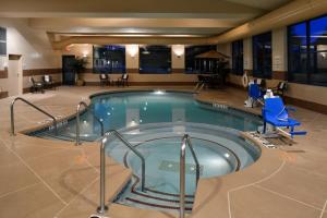 holiday inn express and suites new berlin by ihg