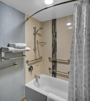 hyatt place louisville east