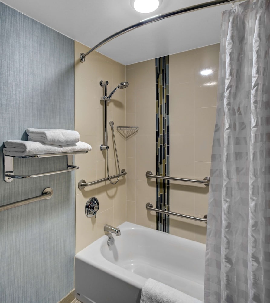 hyatt place louisville east