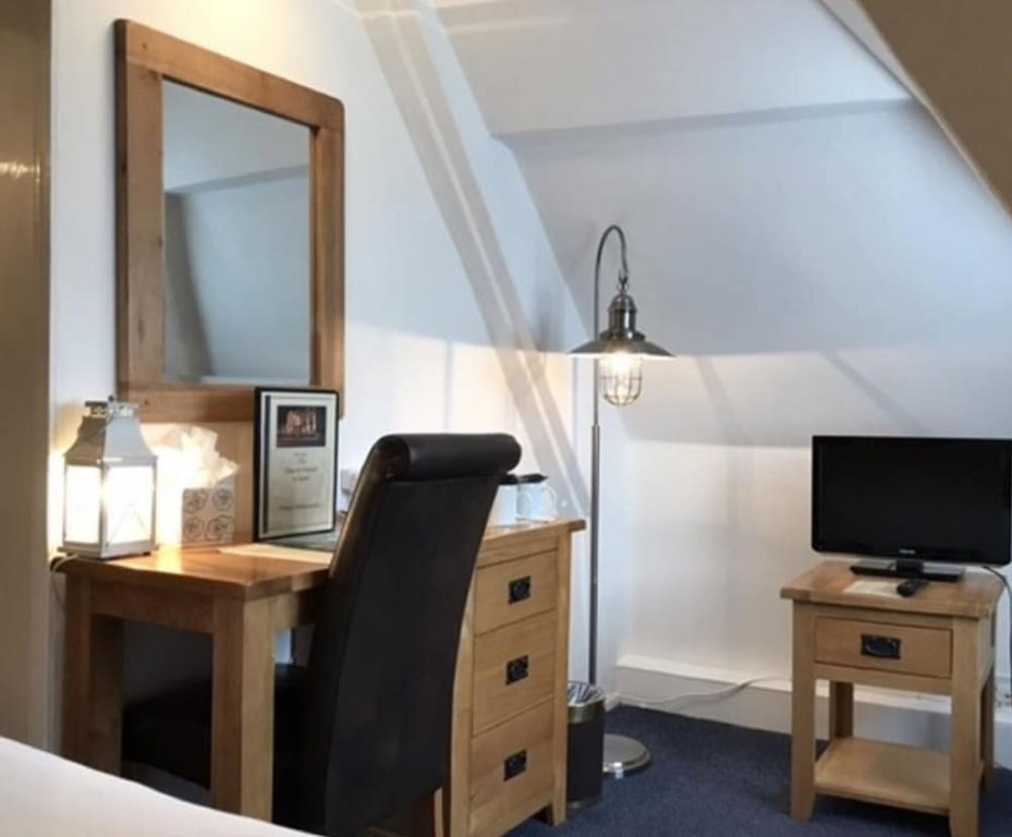 Hare & Hounds Newbury,,3 star