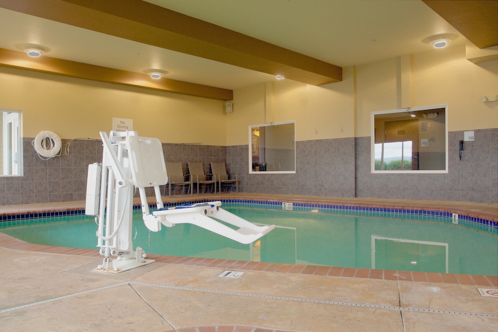 holiday inn express and suites astoria by ihg
