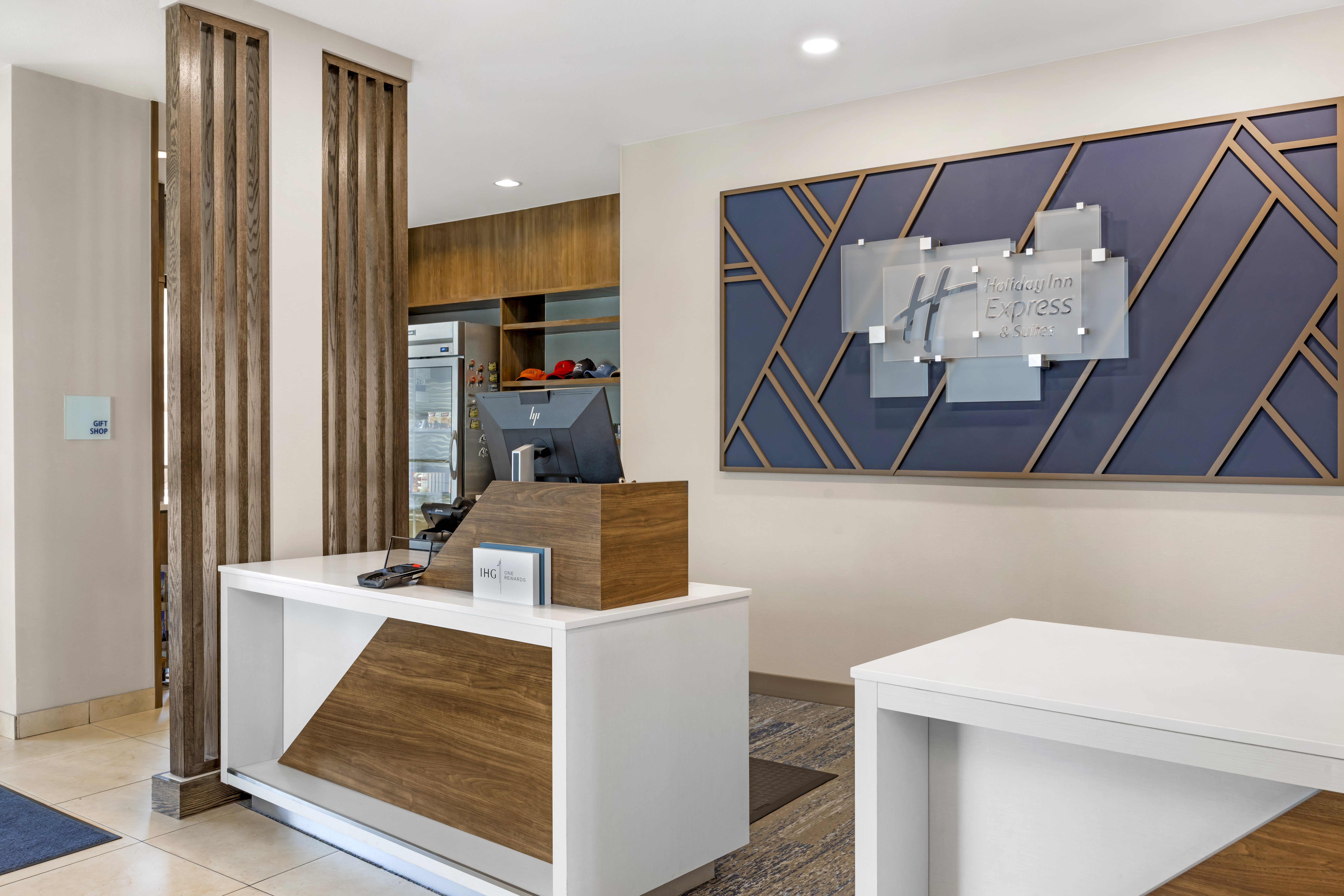 holiday inn express and suites astoria by ihg