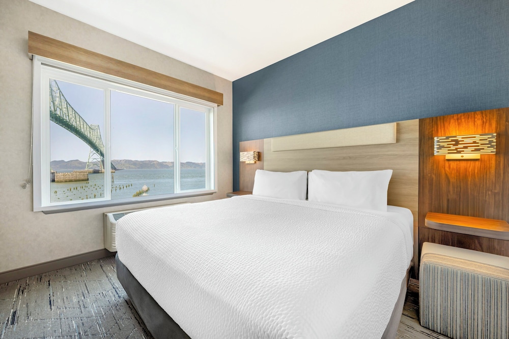 holiday inn express and suites astoria by ihg