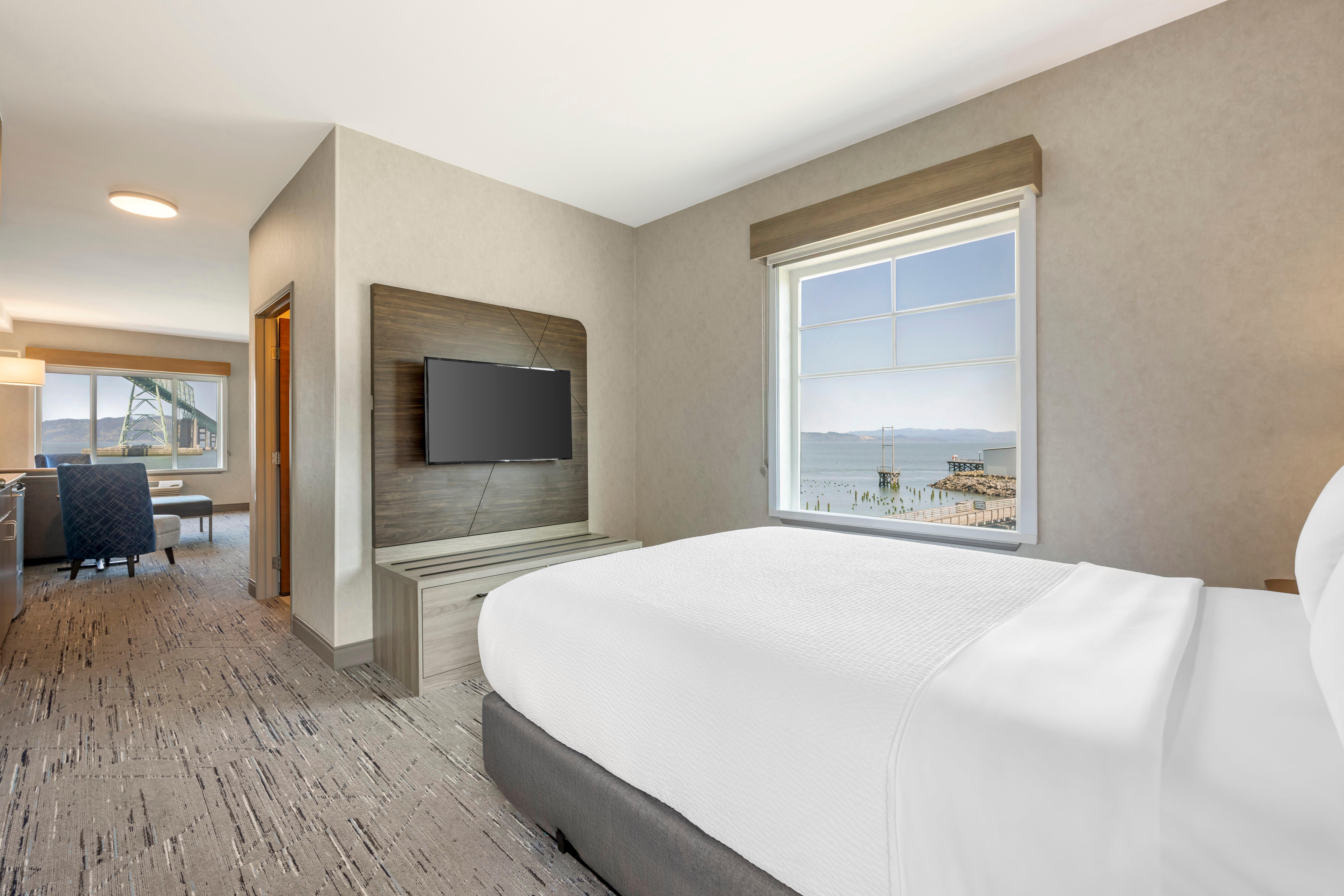 holiday inn express and suites astoria by ihg