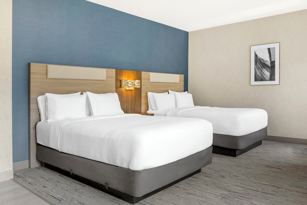 holiday inn express and suites astoria by ihg