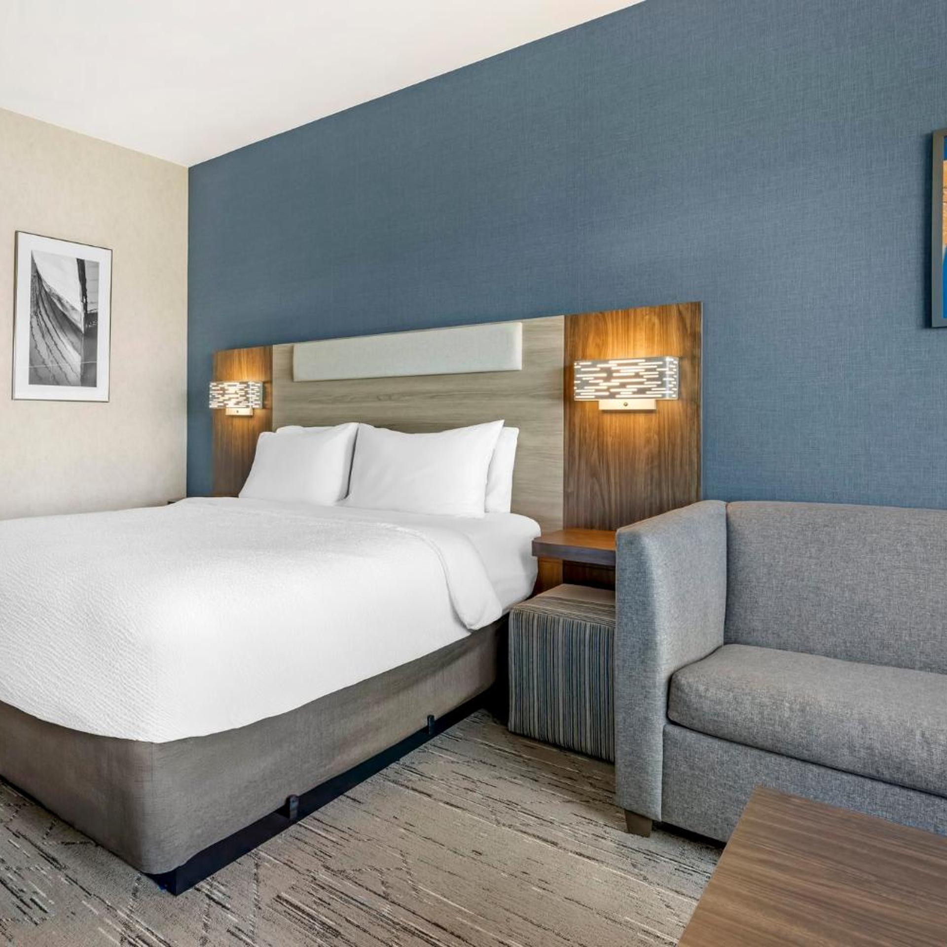holiday inn express and suites astoria by ihg