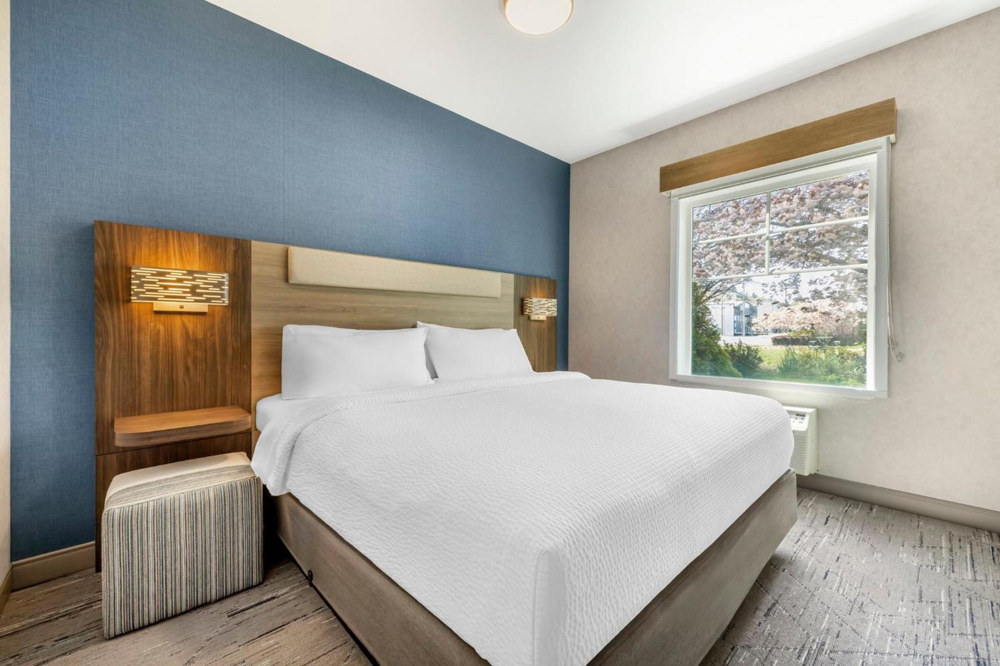 holiday inn express and suites astoria by ihg