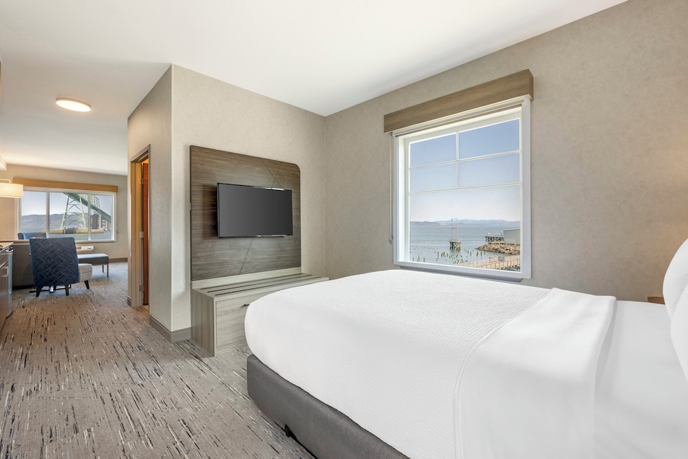 holiday inn express and suites astoria by ihg