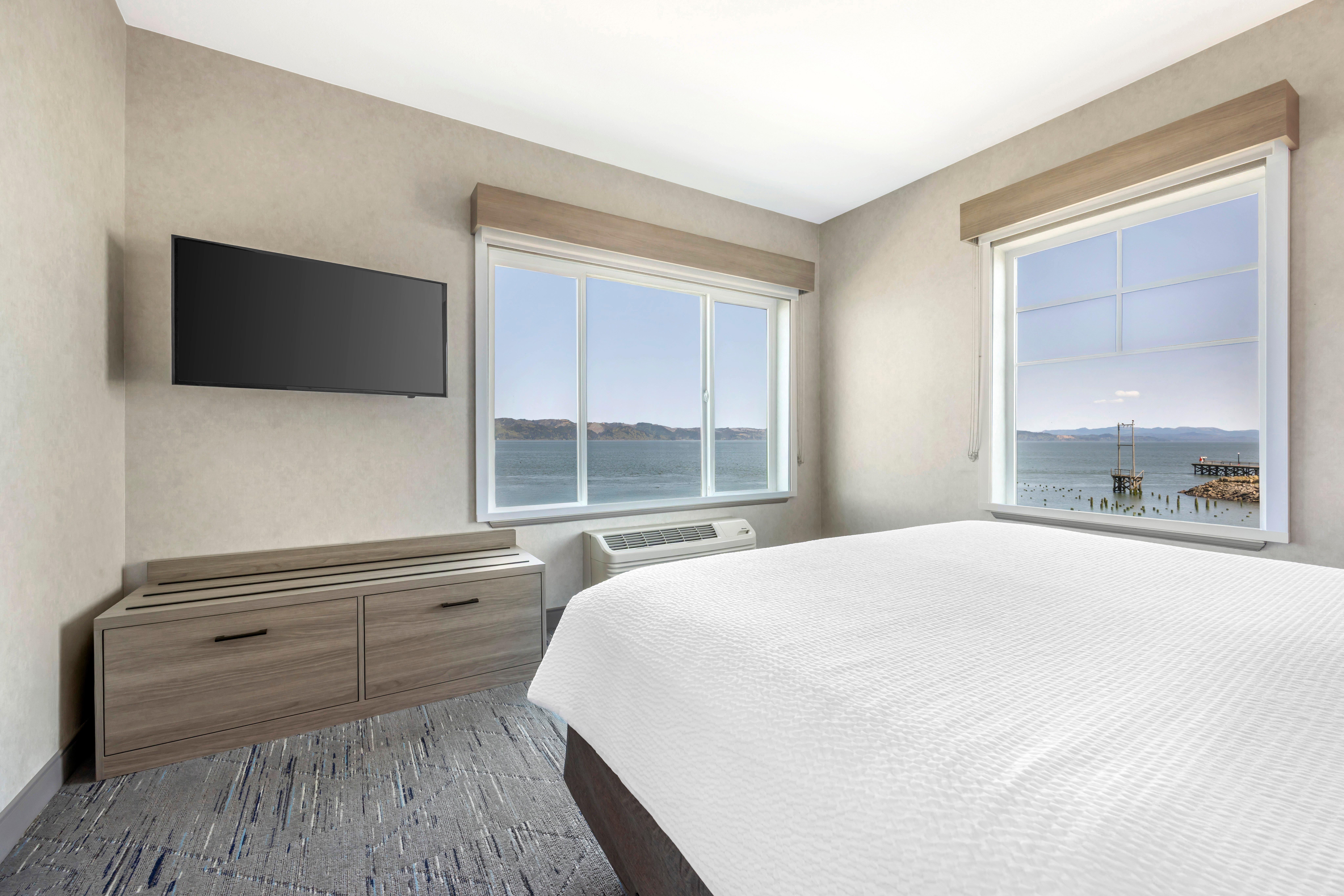 holiday inn express and suites astoria by ihg