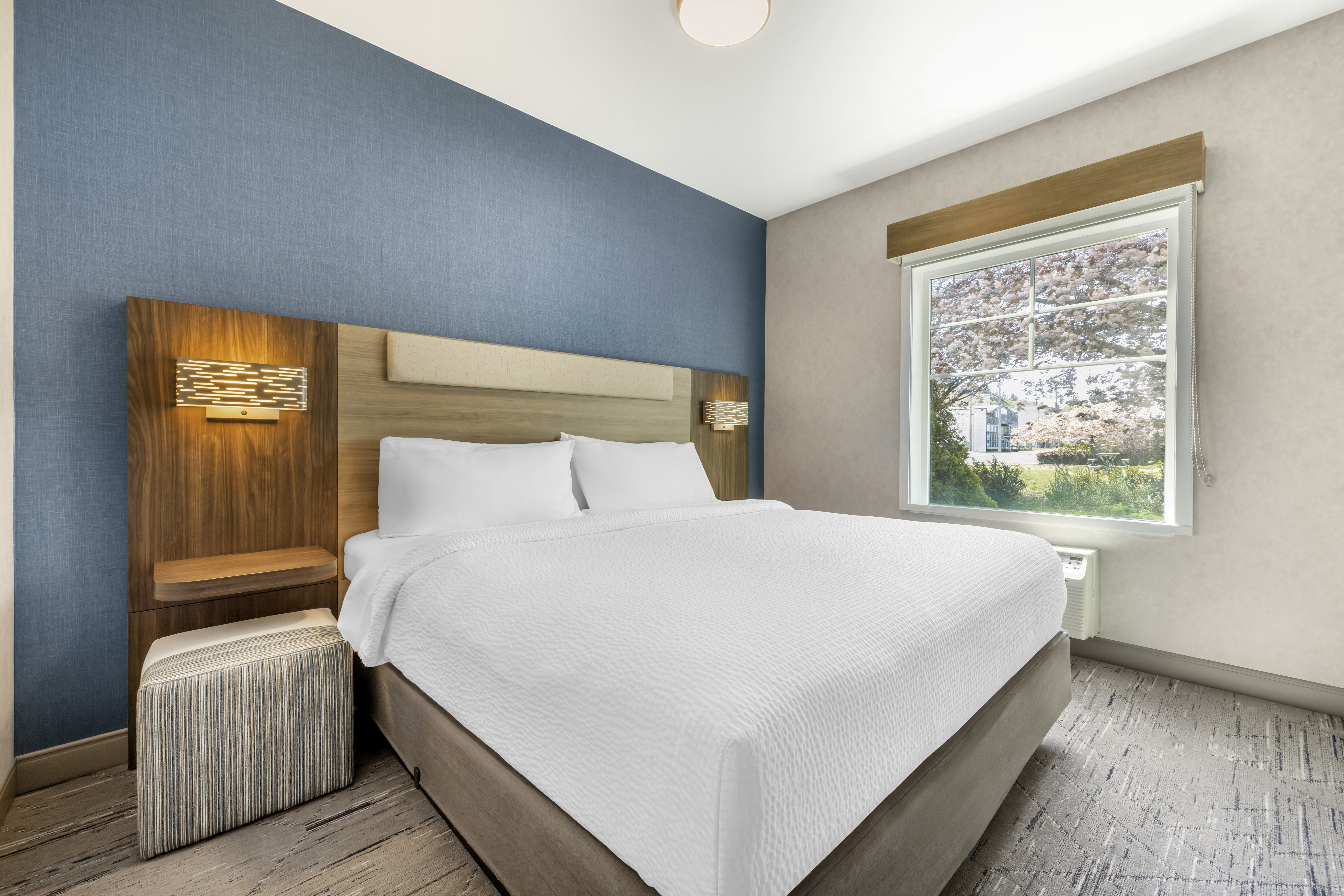 holiday inn express and suites astoria by ihg
