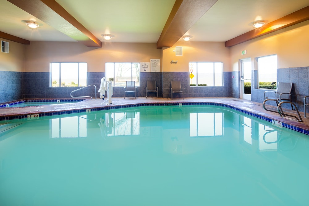 holiday inn express and suites astoria by ihg