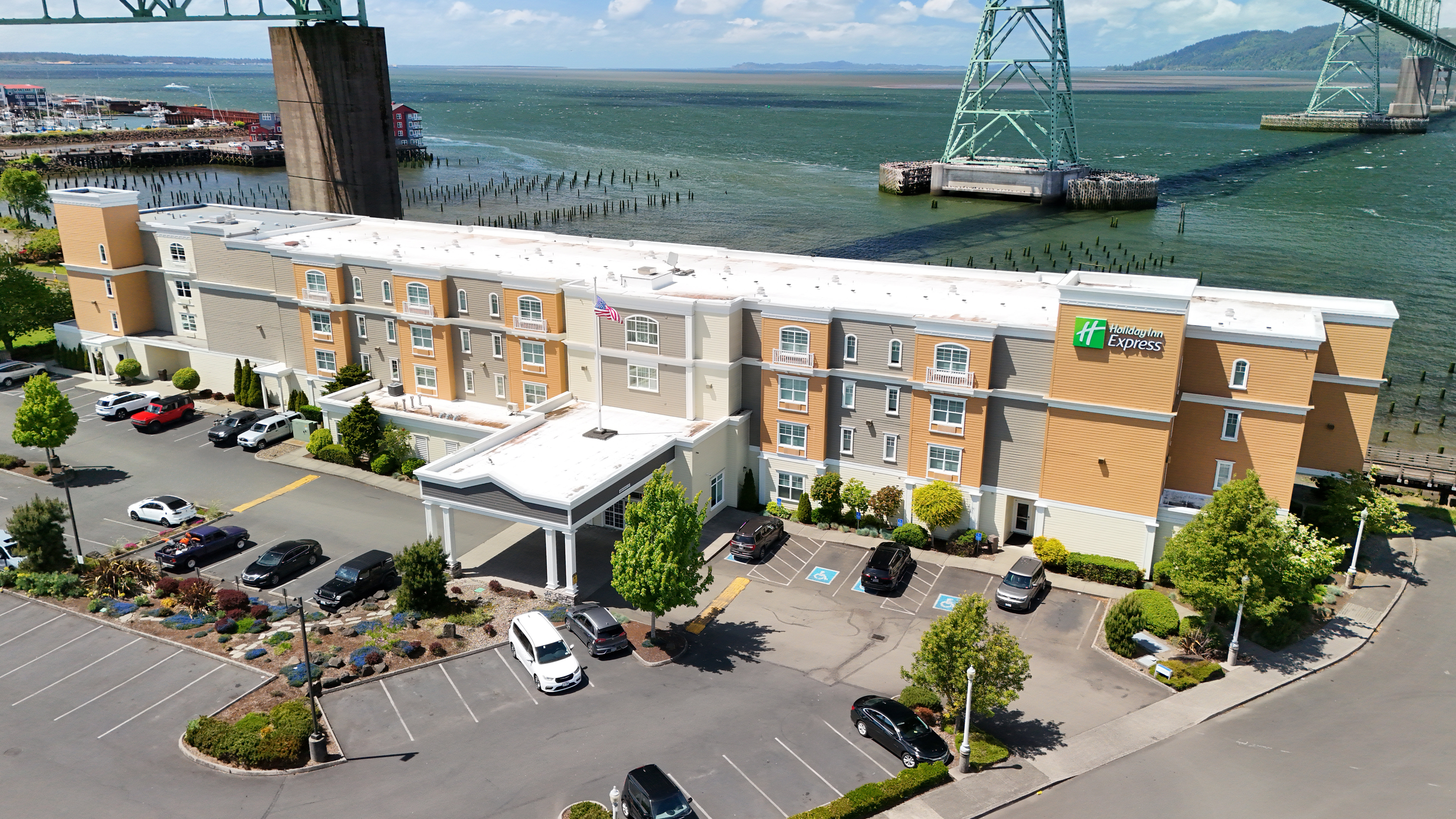 holiday inn express and suites astoria by ihg