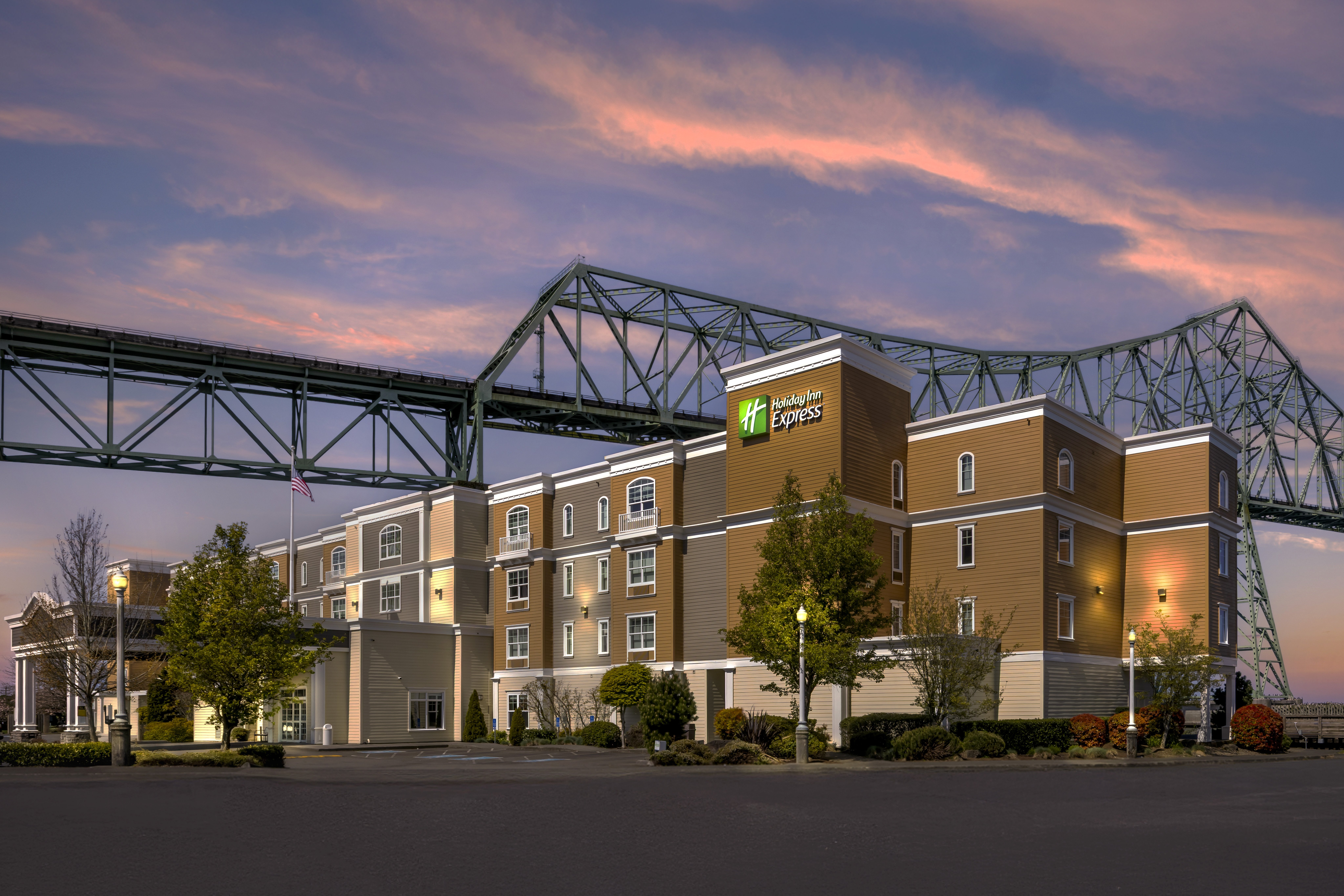 holiday inn express and suites astoria by ihg