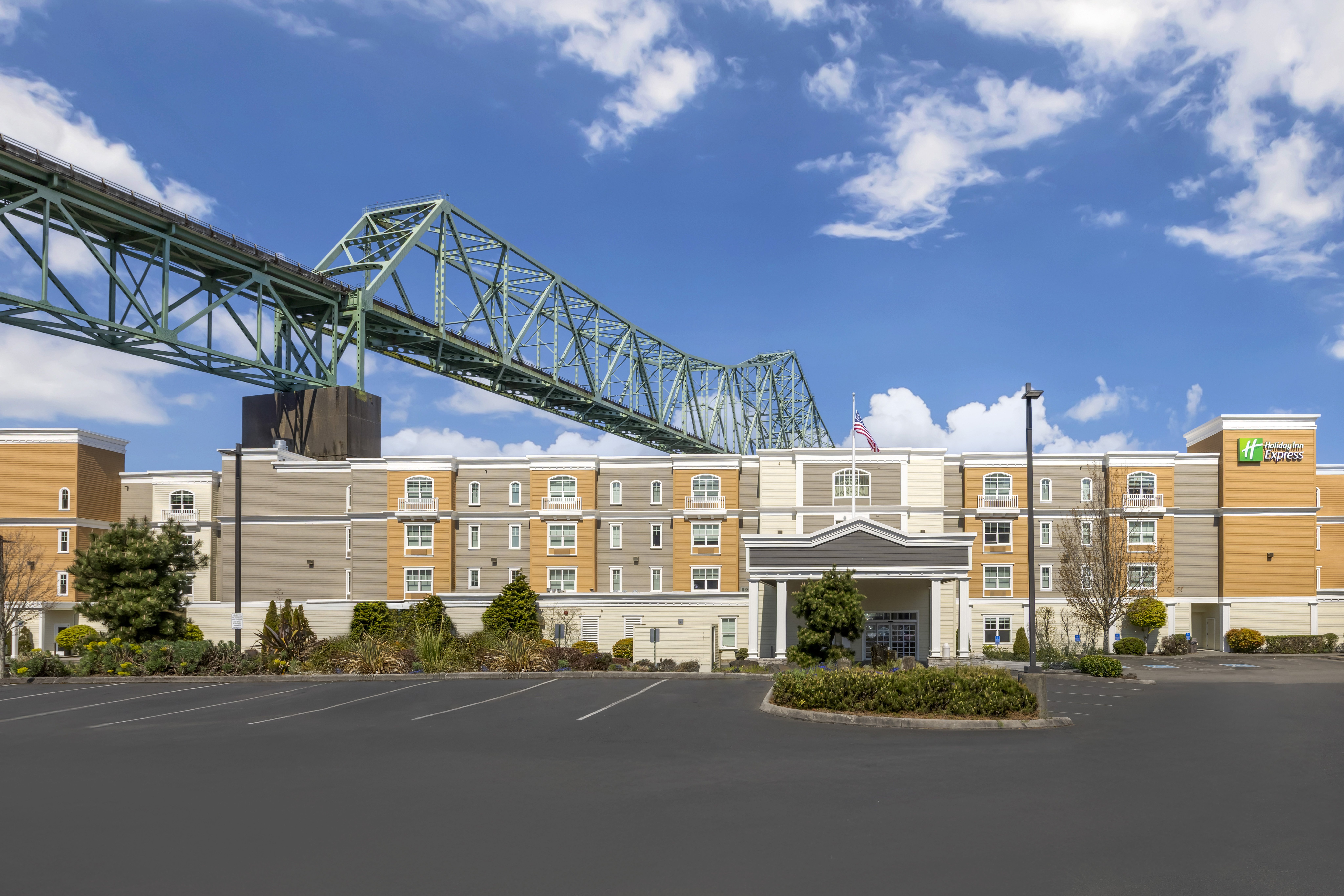 holiday inn express and suites astoria by ihg