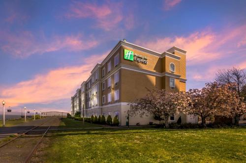 holiday inn express and suites astoria by ihg