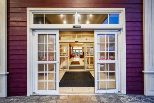 holiday inn express and suites astoria by ihg