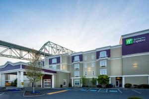 holiday inn express and suites astoria by ihg