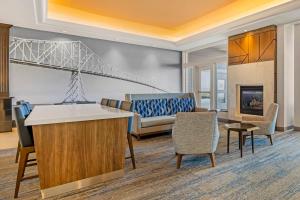 holiday inn express and suites astoria by ihg