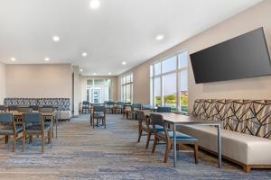 holiday inn express and suites astoria by ihg