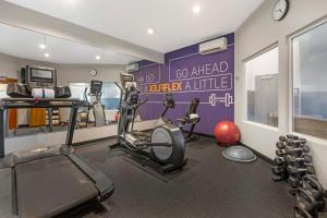 holiday inn express and suites astoria by ihg