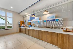 holiday inn express and suites astoria by ihg