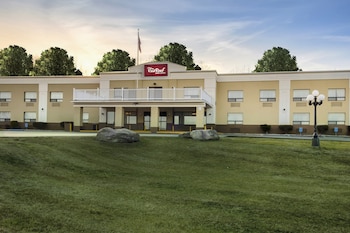 red roof inn and suites newburgh stewart airport