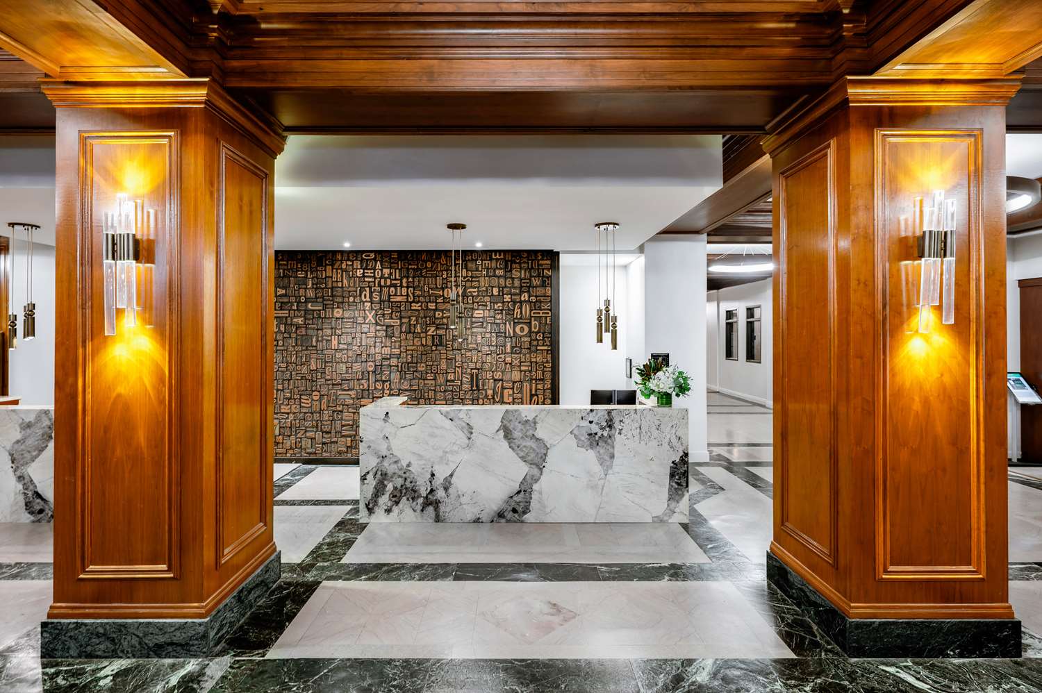 hotel fort des moines curio collection by hilton