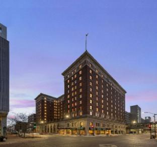 hotel fort des moines curio collection by hilton